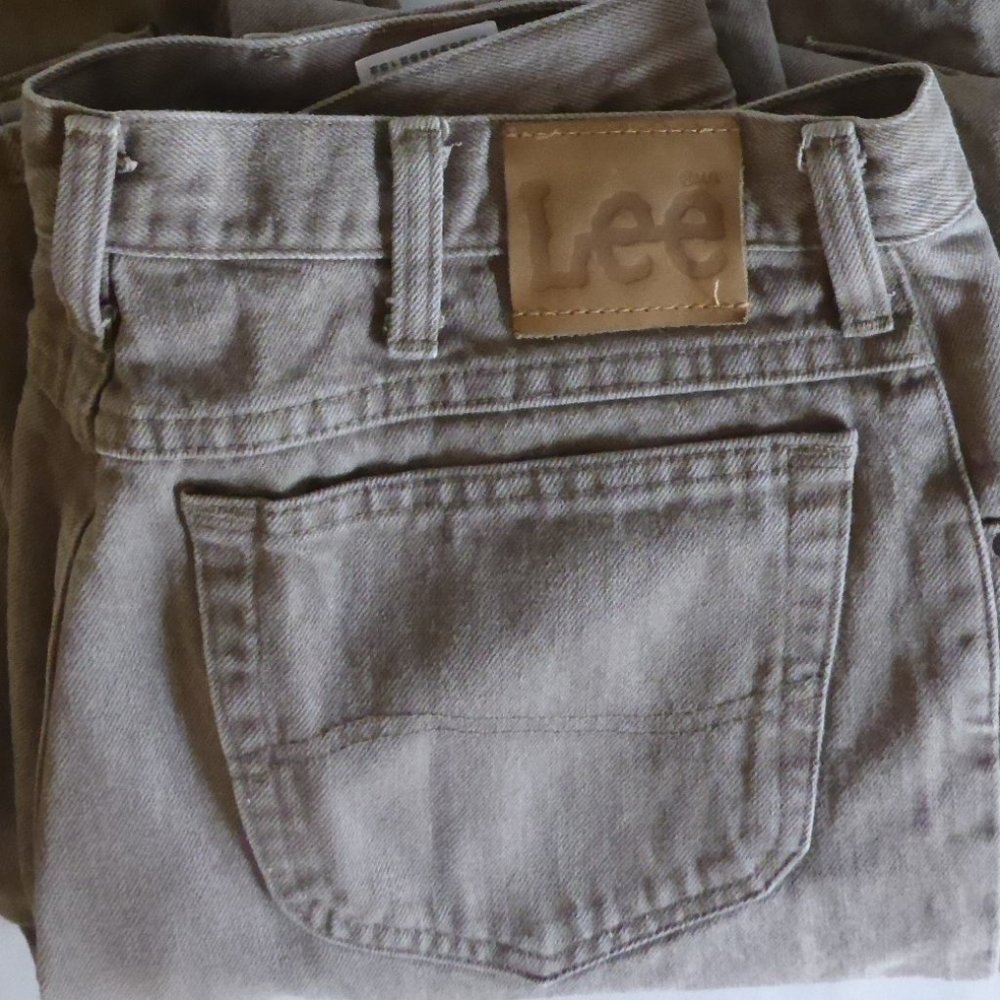 LEE JEANS 36 x 34 REGULAR FIT STRAIGHT LEG KHAKI COLORED (PRE-OWNED)